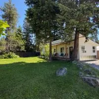 Hidden Gem Cabin in Hungry Horse, Firepit, Close to Glacier, hotel Hungry Horse-ban