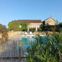Gite Les Volets Bleus du Segur, hotel v destinaci Le Ségur-Suech