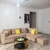 SPACIOUS VIP 1 BEDROOM with ROOFTOP SWIMMING POOL AVAILABLE, hotel di Mtwapa