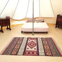 Glamping en Tente Yourte, hotel in Ispagnac