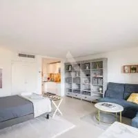 New Large Studio - Monaco Border - Sea View - Lift - Parking included, hotel u gradu Besolej