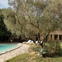 Bergerie de charme entièrement climatisée, proche Aix en Provence et Lubéron, hotel v destinaci Rognes