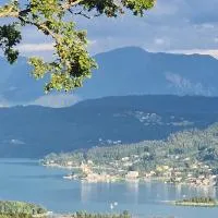 Villa Sara - traumhafter Seeblick, Familienparadies, Ruhelage, hotel v destinaci Sankt Bartlmä