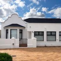 Oceanfront Escape Beach House, hotel sa Strand