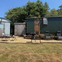 Usk Vale Shepherd Huts، فندق في Trelleck