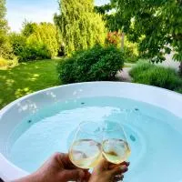 Villa del Grossa Будинок з каміном та чаном на дровах – hotel w mieście Kuchakiv