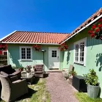 Charmigt gårdshus i hjärtat av Vadstena, hotel em Vadstena