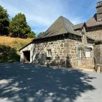 Gîte 4 personnes dans le Cantal Animaux bienvenus, hotel en Lascelle