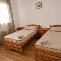 Sleep & Go Czech Republic - Kralupy nad Vltavou, hotelli kohteessa Mikovice