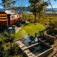 The Red Caboose Train Carriage, hotel din McGregor