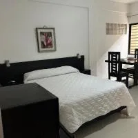 X5 Condominio - Diagonal a Fexpocruz, hotel i Santa Cruz de la Sierra