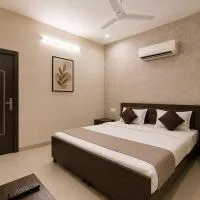 Hotel Devine Opp Jubilee Walk Mall & Near Gurdwara Sohana, hotel di Sohāna