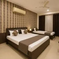 Hotel Devine Opp Jubilee Walk Mall & Near Gurdwara Sohana, hotel en Sohāna