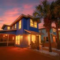 Salty Waves | Beach Cottage, Walk to Beach, Pool, Fenced Yard & Grill, hotel a Port Aransas