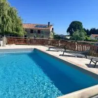 Maison Chez Tiramisù Avec Piscine, hotel i Coivert