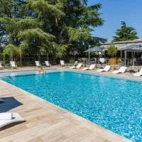Novotel Pau Pyrénées, hotel em Lescar
