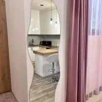 Your Cozy Home 2BR Local Vibe 25 Mins to Center, хотел в Ереван