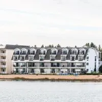 Quality Inn & Suites Mackinaw City Beachfront，麥基諾城的飯店