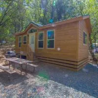 Oakzanita Springs Camping Resort Cottage 4, hotel em Descanso