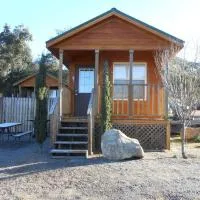 Oakzanita Springs Camping Resort Cabin 2, hotel em Descanso