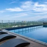 HARRIS Hotel & Conventions Ciumbuleuit Bandung، فندق في باندونغ