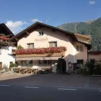 Viesnīca Hotel Chavalatsch pilsētā Tubre