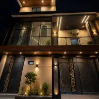 Hotel New Vedas Villa 15 mints From Ram Temple, מלון בAyodhya