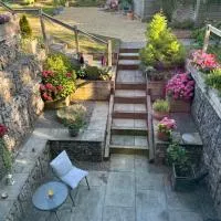 The Garden Room Apartment at Hobbits Countryside Retreat Private Patio near the Cotswolds, hotel a Wickwar