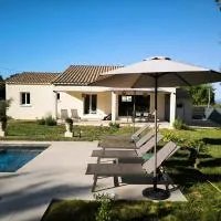 Beautiful villa between Uzès & Avignon โรงแรมในSaint-Marcel-de-Careiret