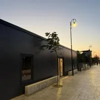 Adam House, hotel i Kamëz