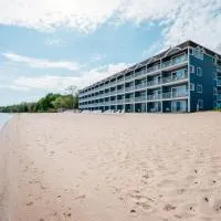 Bayshore Resort, хотел в Травърс Сити