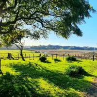 The Hilltop Farm Cabin Retreat, Hotel in Whakatane