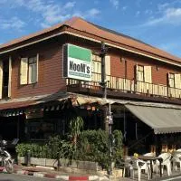Noom Guesthouse, ξενοδοχείο σε Lop Buri