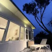 Escape to this renovated Mornington coastal home, hotel em Rye