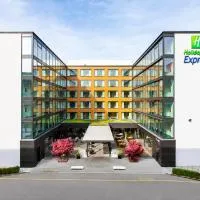 Holiday Inn Express Zürich Airport by IHG, hotel v destinácii Rümlang