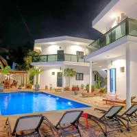 "Izuba" studios vue sur piscine, מלון בNgaparou