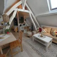 Quiet Riverside Apartment, hotel a Grosley-sur-Risle