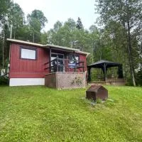 Mini chalet intime votre escapade d ete au lac、Pohénégamookのホテル