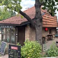 Krásné ubytování v krásném prostředí s kavárnou Mitte, Hotel in Husovice