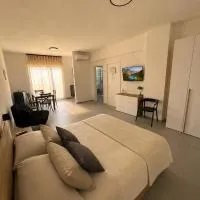 Urban Travelers Apartments-casa vacanze per famiglie e gruppi, hotel u gradu Izernija