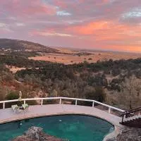 Breathtaking view of the Hills with HotTub, Pool and Pool Table, hotel en Marble Mountain