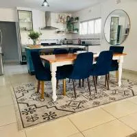 777 Shalom Villa, Private Event & Luxury Stay, hotel v destinaci Sidvokodvo