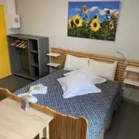 La Maison Lourégo Tournesol، فندق في أوتريف