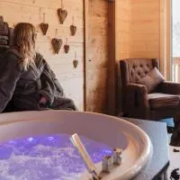 Romantikchalet Bärenhöhle mit eigenen Wellnessbereich, Komfort und viel Ruhe, hotelli kohteessa Vorra