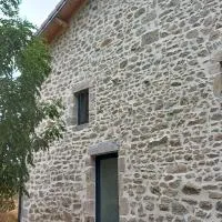 Aux 43 Arbres Gîte Charme, hotel Craponne-sur-Arzon városában
