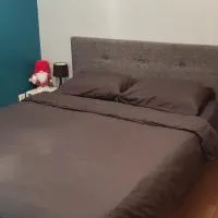 Chambre avec salle d'eau privée، فندق في Noyen-sur-Sarthe