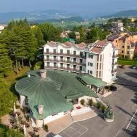 Hotel Pineta, hotel v mestu Cerro Veronese