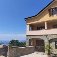 Villa Bella Vista - For up to 6 people Villa with Sea & Castle view, viešbutis mieste Črni Kal
