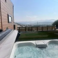 3 - Castle View Pod with Hot Tub, hotel a Llandudno Junction