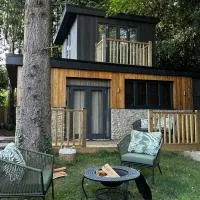 Tree Top & Bluebell Cottages, hotel din East Grinstead